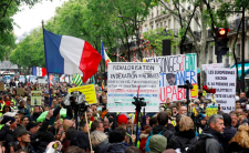 Yellow vest protesters in Paris, France (photo credit: Reuters/Charles Platiau)
